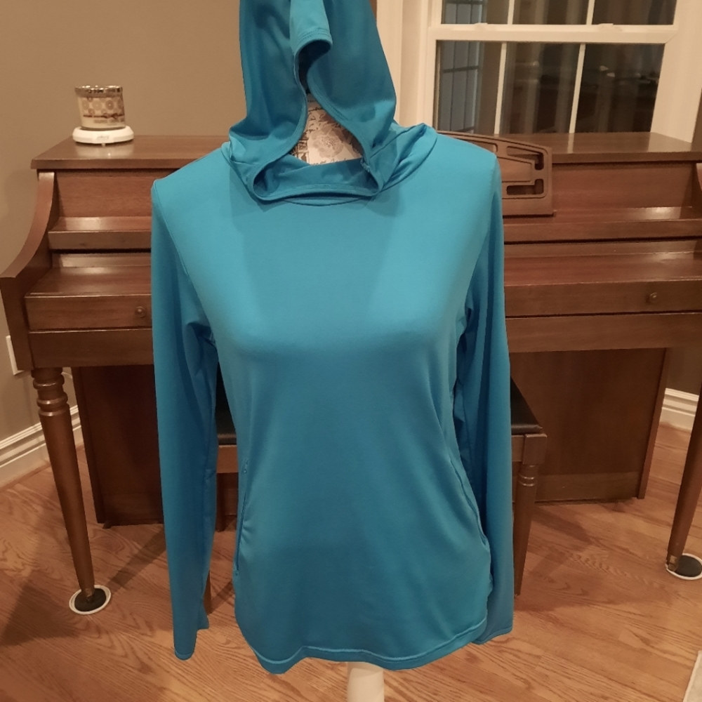 Small teal Longstreet tee